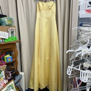 David’s Bridal size 4, strapless, floor length, full skirt, + tulle prom gown